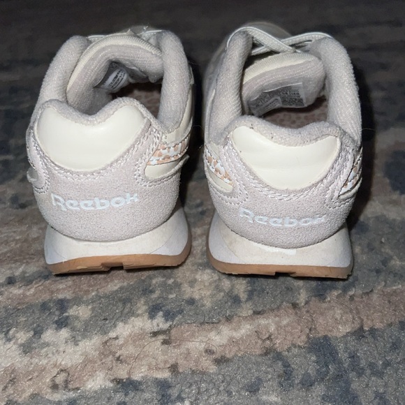 Toddler Reebok Size 8 - Picture 4 of 6